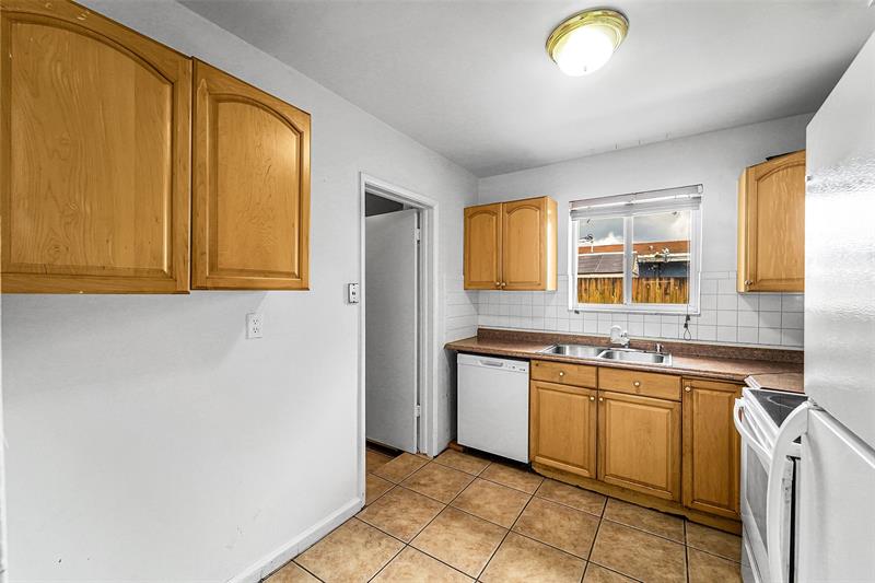 Image 6 of 16 For 2230 Havana Dr