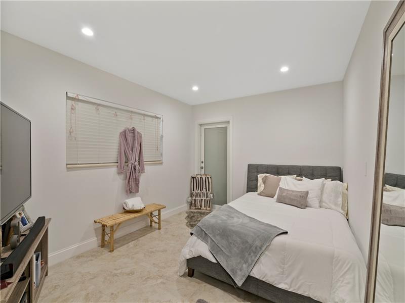 Image 18 of 32 For 2835 28th Ave  12