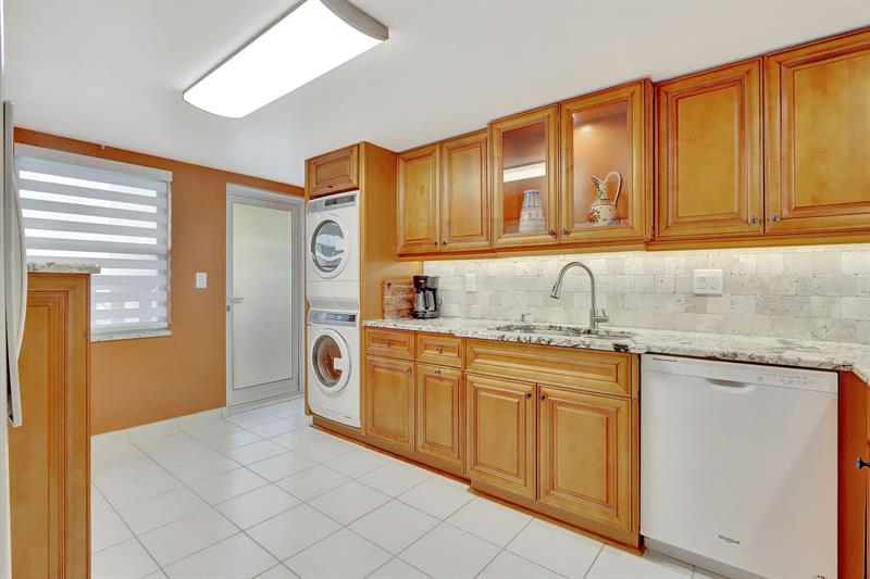 Image 12 of 21 For 2000 Ocean Dr  1104