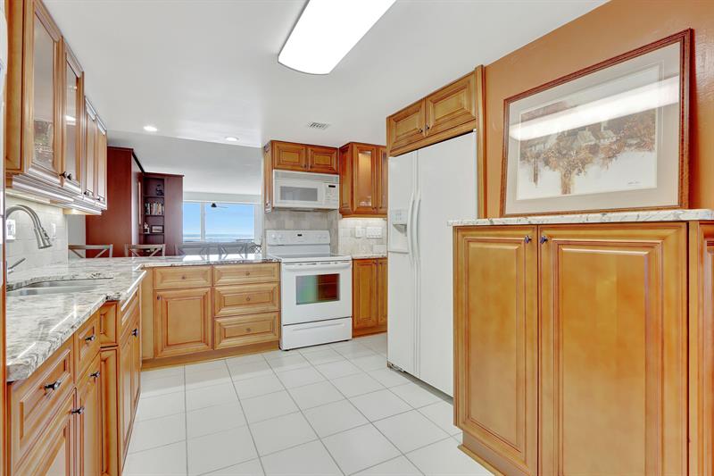Image 13 of 21 For 2000 Ocean Dr  1104