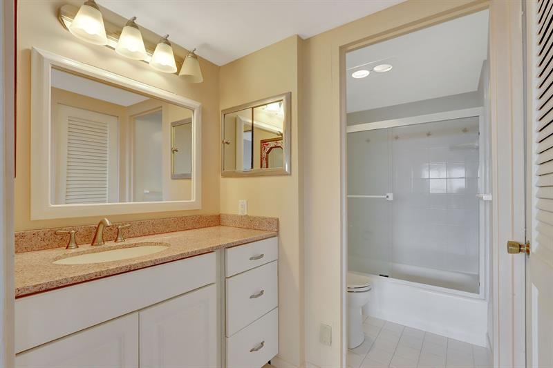 Image 17 of 21 For 2000 Ocean Dr  1104