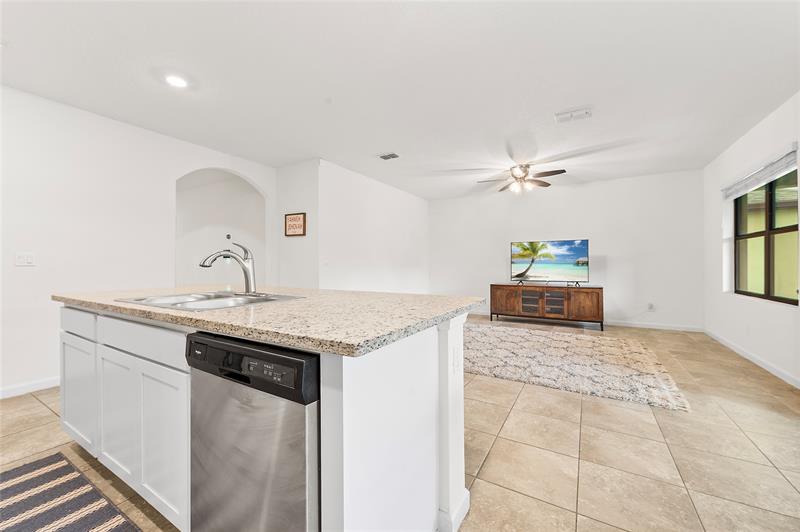 Image 7 of 22 For 6295 Regent St