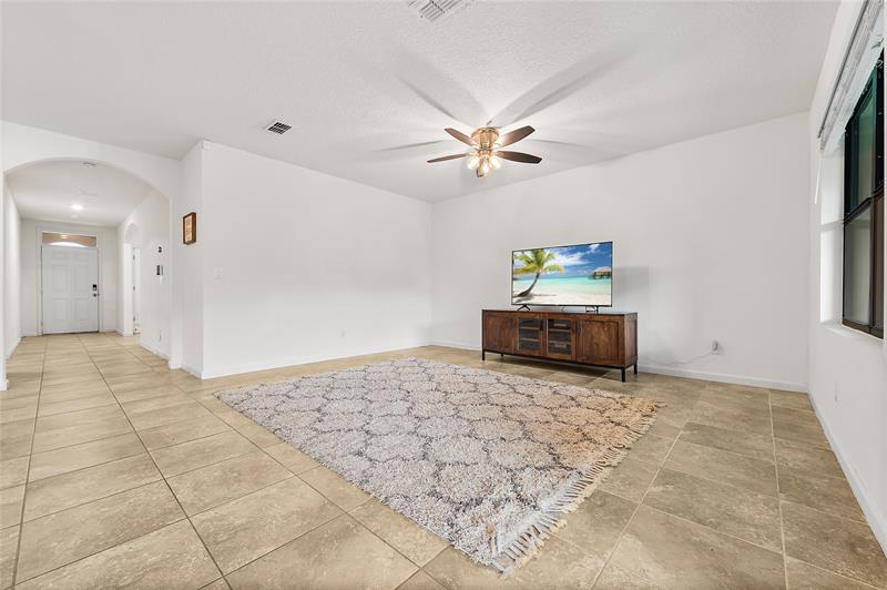 Image 9 of 22 For 6295 Regent St