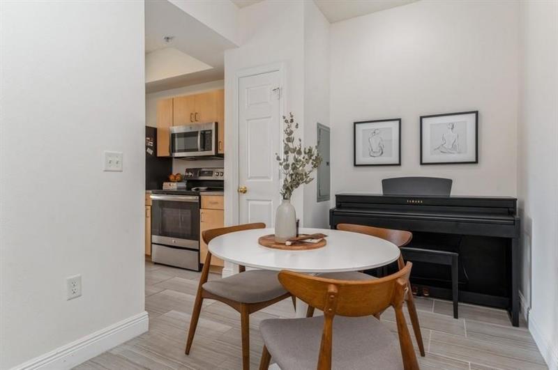 Image 6 of 20 For 533 3rd Ave  551