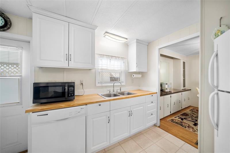 Image 7 of 32 For 5122 1st Ave