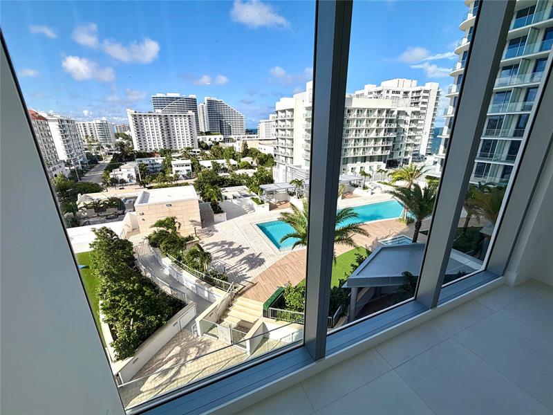 Image 21 of 42 For 153 Seabreeze Blv  704