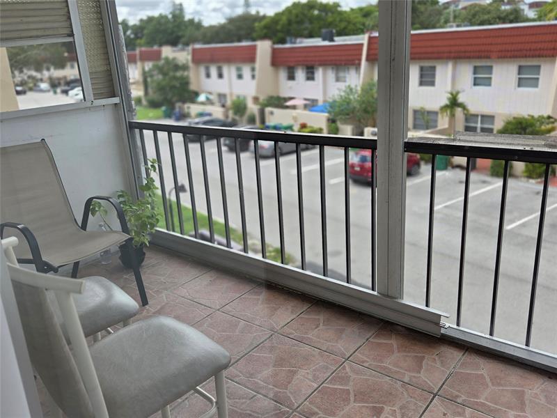 Image 12 of 22 For 4152 Inverrary Dr  310