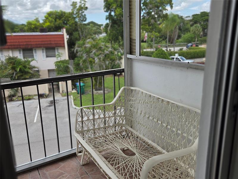 Image 13 of 22 For 4152 Inverrary Dr  310