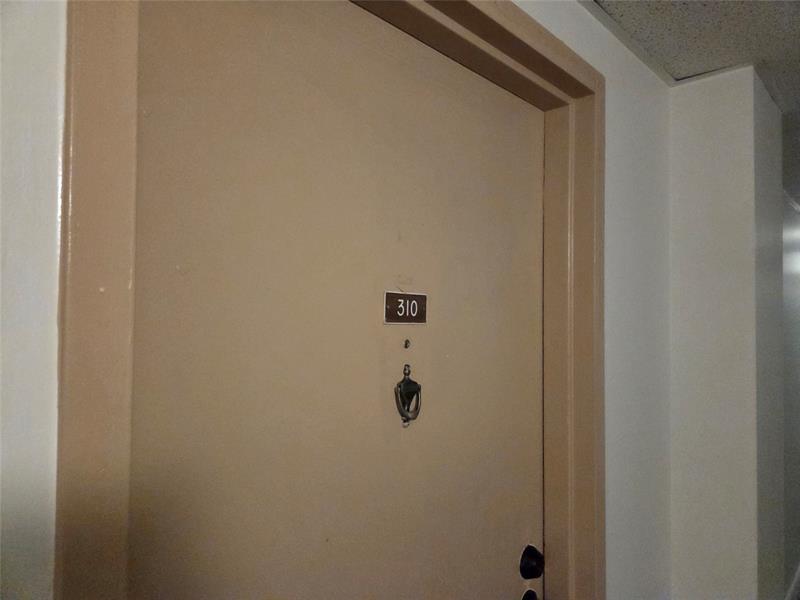 Image 14 of 22 For 4152 Inverrary Dr  310