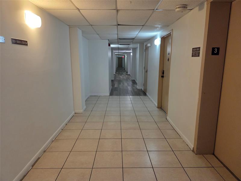 Image 15 of 22 For 4152 Inverrary Dr  310