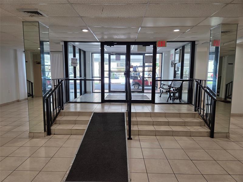 Image 17 of 22 For 4152 Inverrary Dr  310