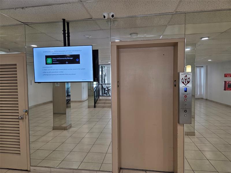 Image 18 of 22 For 4152 Inverrary Dr  310