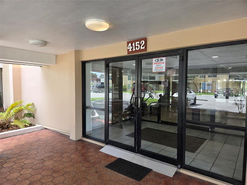 Image 19 of 22 For 4152 Inverrary Dr  310