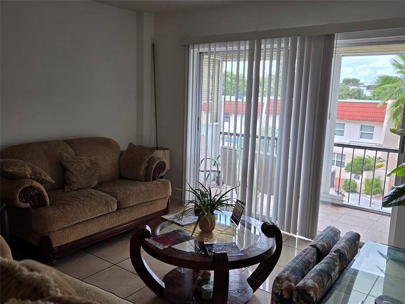 Image 5 of 22 For 4152 Inverrary Dr  310