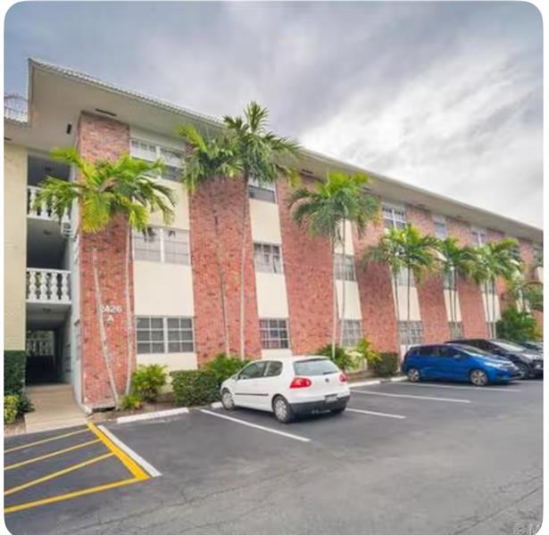 Image 28 of 30 For 2426 17th St  308a