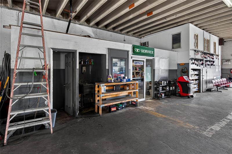 Image 21 of 26 For 1101 8th Ave