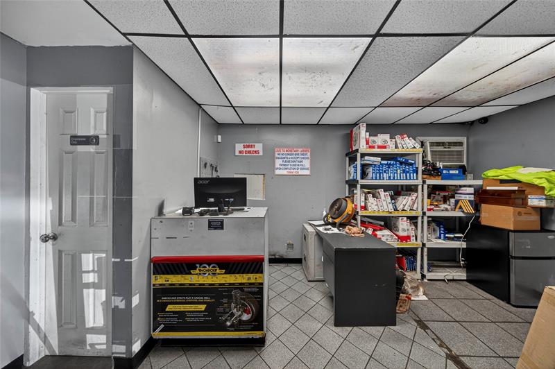 Image 22 of 26 For 1101 8th Ave