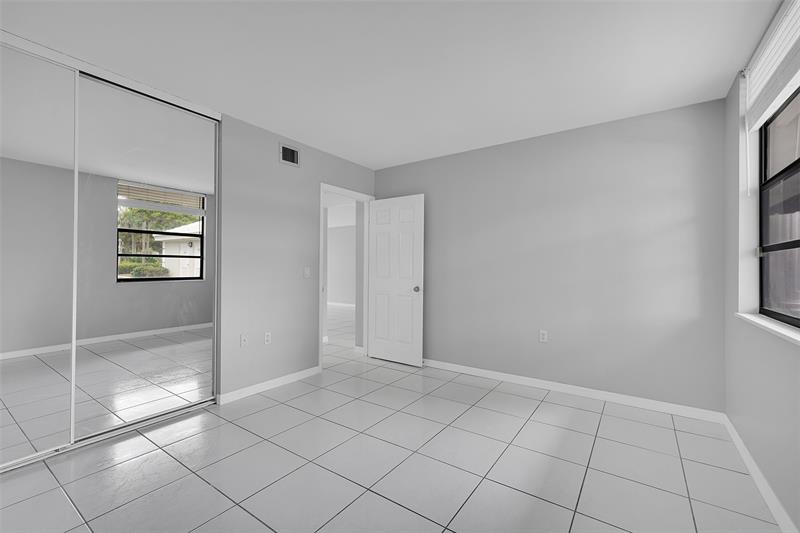 Image 13 of 28 For 1713 Whitehall Dr  103
