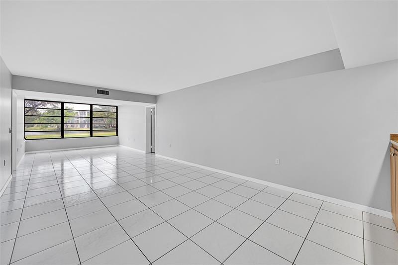 Image 15 of 28 For 1713 Whitehall Dr  103