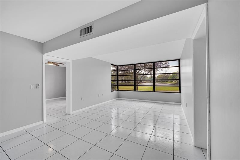 Image 18 of 28 For 1713 Whitehall Dr  103