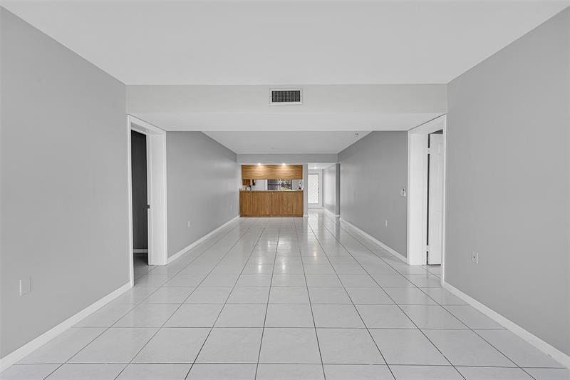 Image 22 of 28 For 1713 Whitehall Dr  103