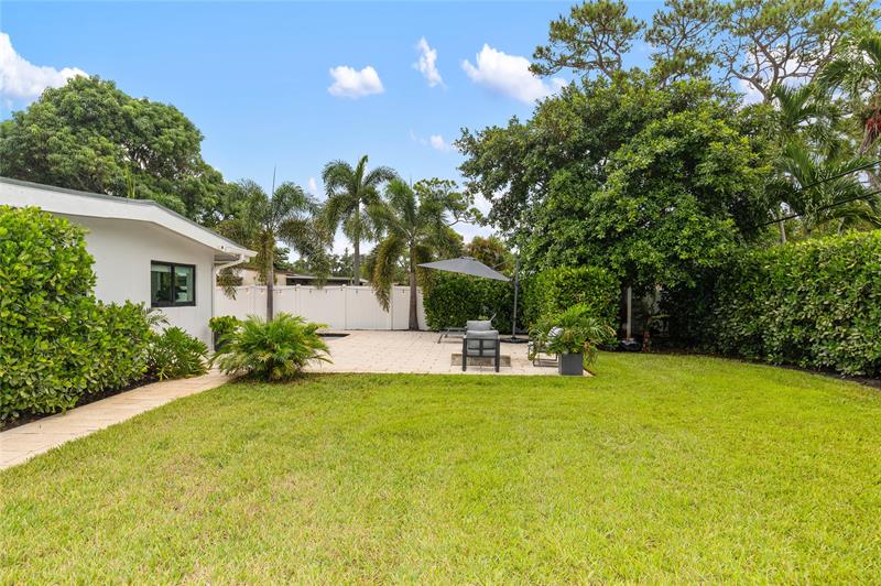Image 14 of 57 For 1080 Country Club Cir