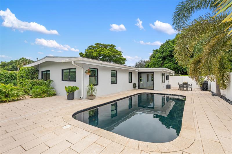 Image 16 of 57 For 1080 Country Club Cir