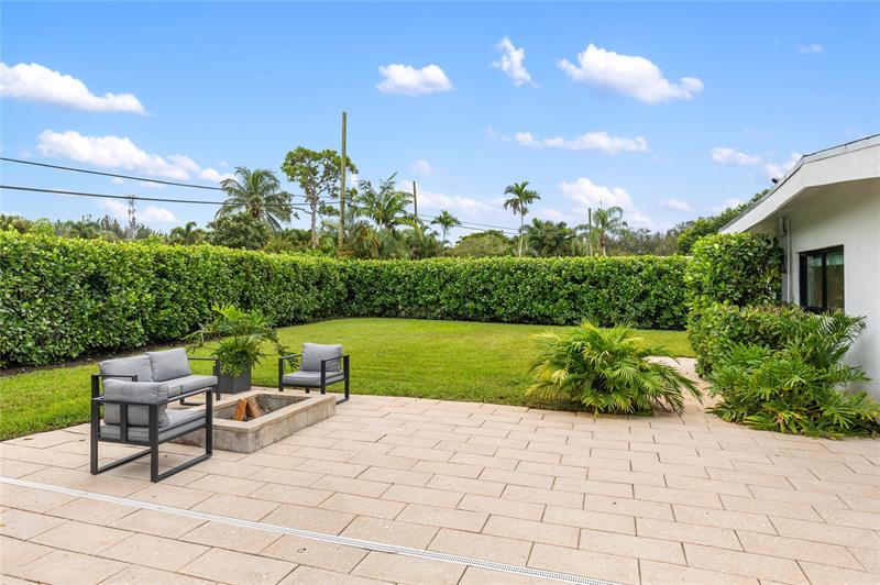 Image 8 of 57 For 1080 Country Club Cir