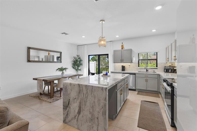 Image 8 of 34 For 884 3rd Ter  