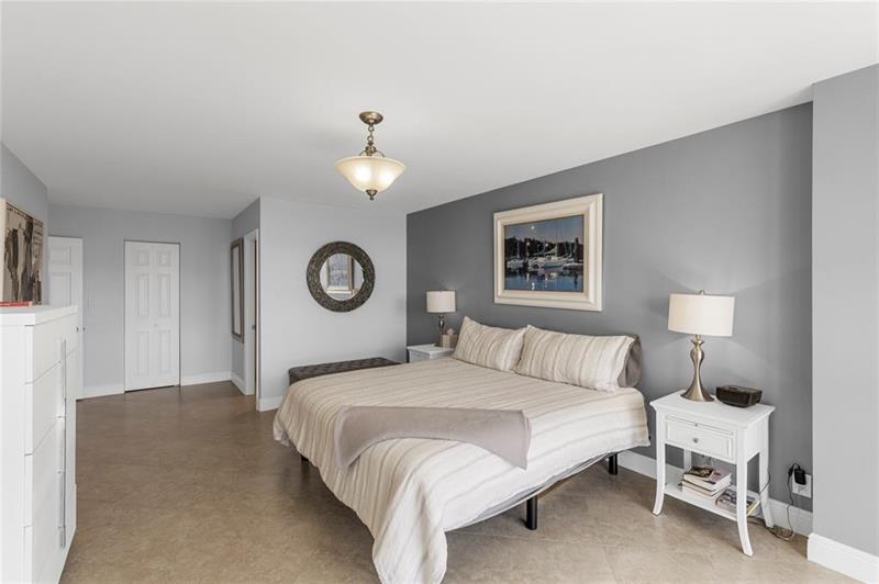 Image 11 of 21 For 400 Leslie Dr  1001