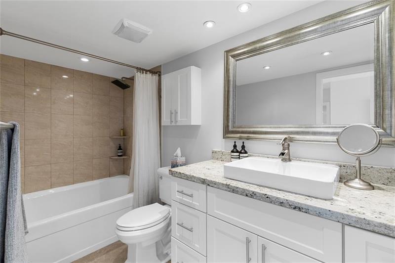 Image 13 of 21 For 400 Leslie Dr  1001