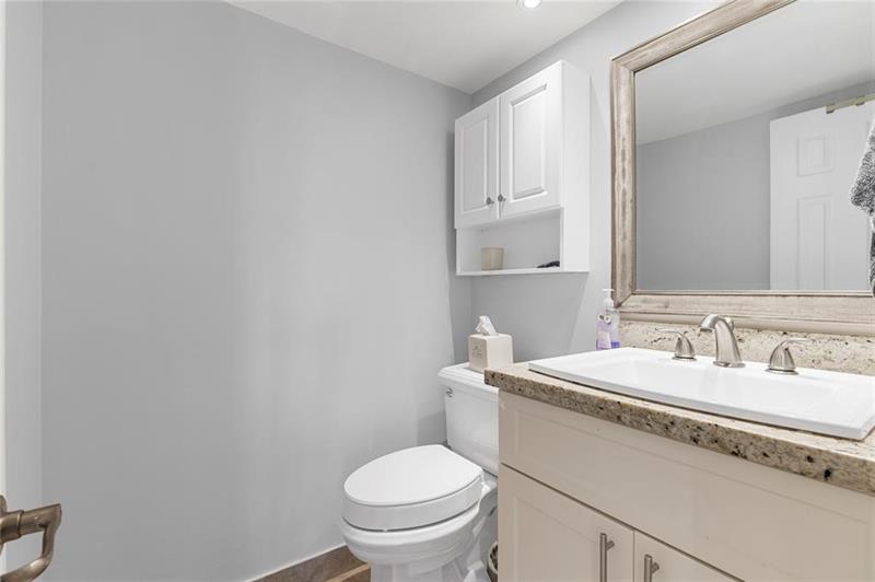 Image 15 of 21 For 400 Leslie Dr  1001