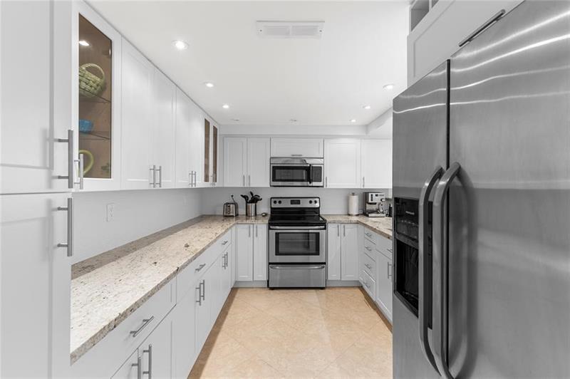 Image 8 of 21 For 400 Leslie Dr  1001