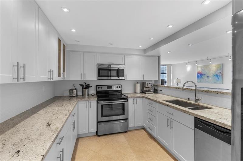 Image 9 of 21 For 400 Leslie Dr  1001