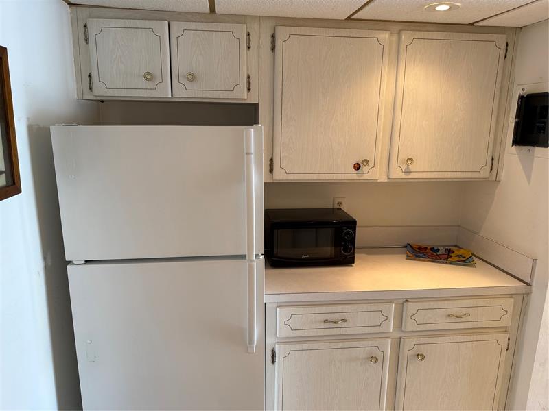 Image 13 of 41 For 412 Cypress Rd  225