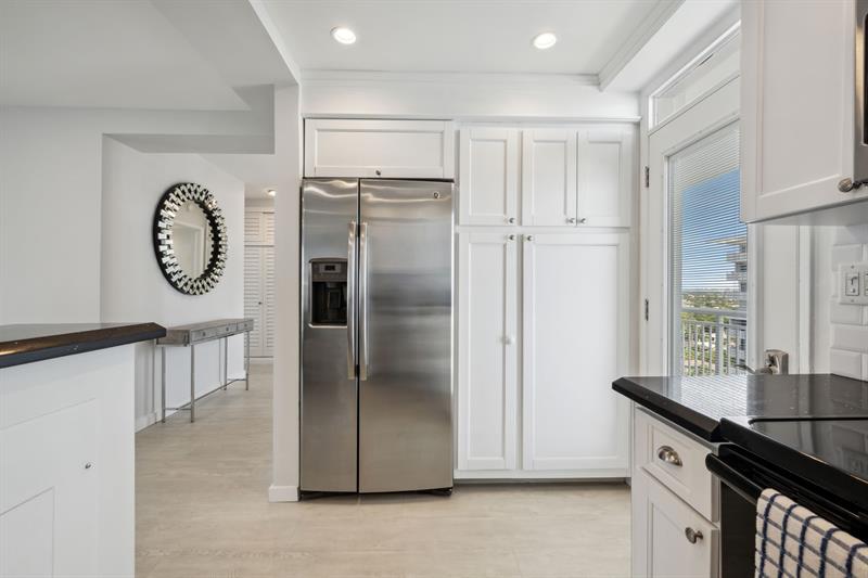 Image 11 of 27 For 1920 Ocean Dr  1504