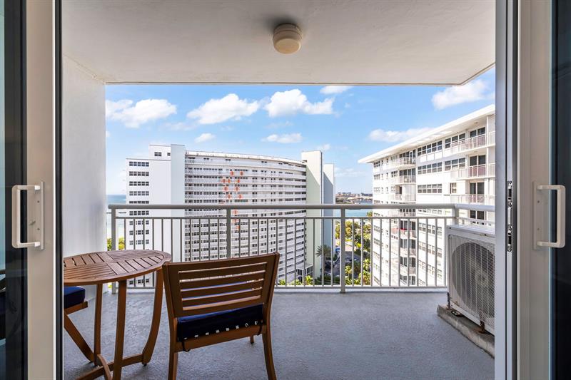 Image 16 of 27 For 1920 Ocean Dr  1504