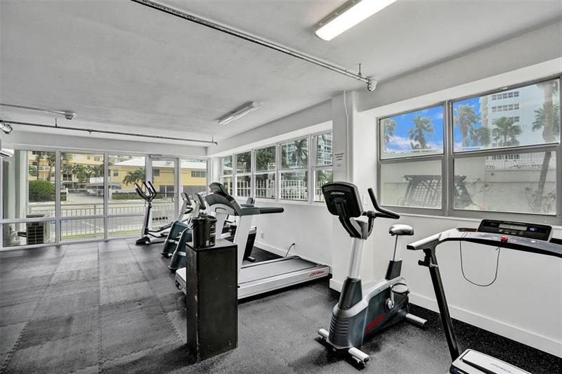 Image 23 of 27 For 1920 Ocean Dr  1504