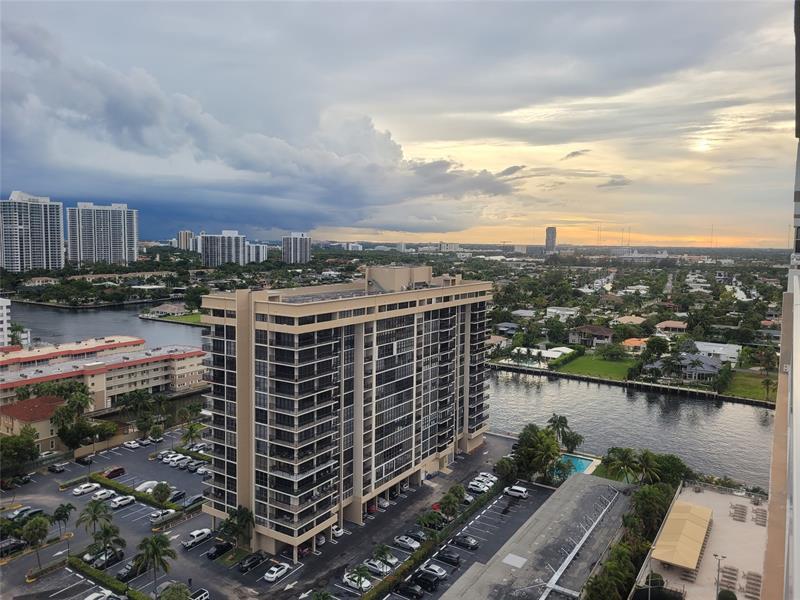 Image 3 of 14 For 1985 Ocean Dr  19j