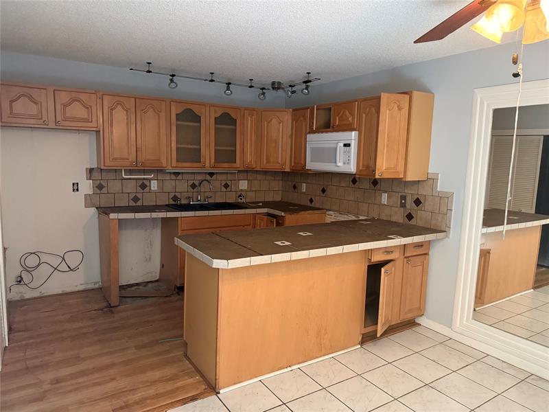 Image 4 of 15 For 2962 Waterford Dr  2962