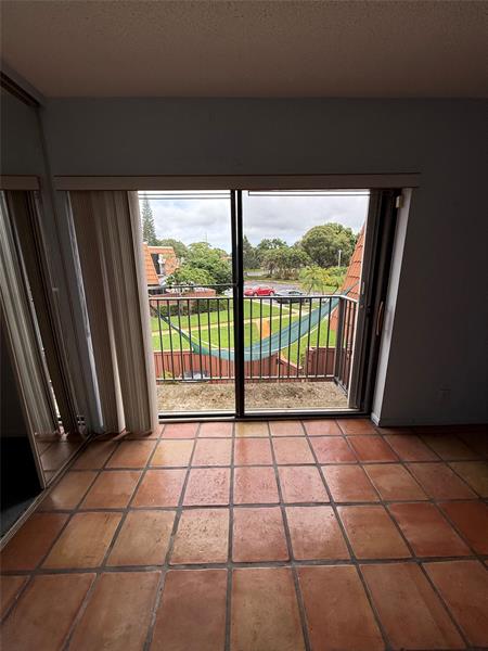 Image 9 of 15 For 2962 Waterford Dr  2962