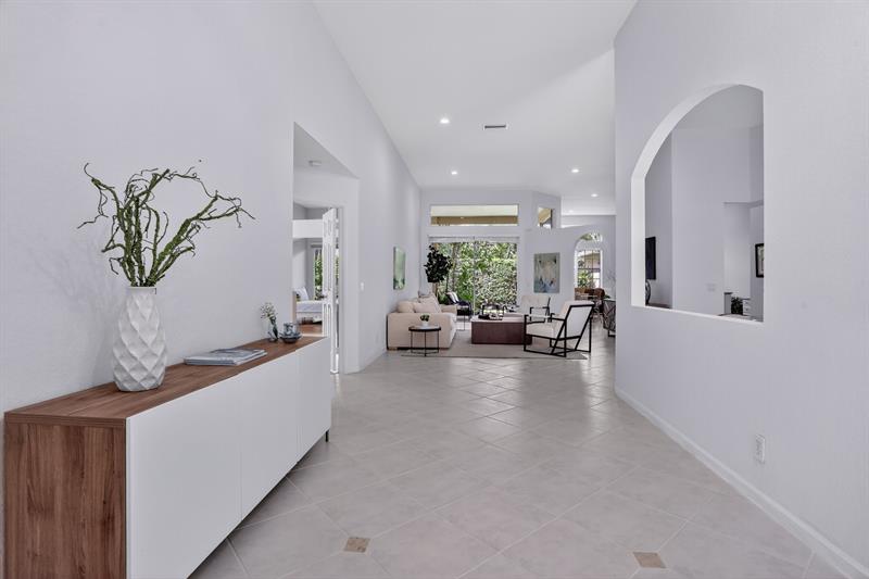 Image 18 of 91 For 2807 Oakbrook Ln