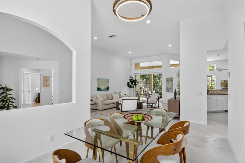 Image 23 of 91 For 2807 Oakbrook Ln