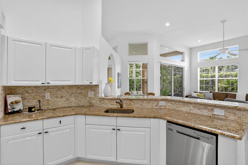 Image 29 of 91 For 2807 Oakbrook Ln