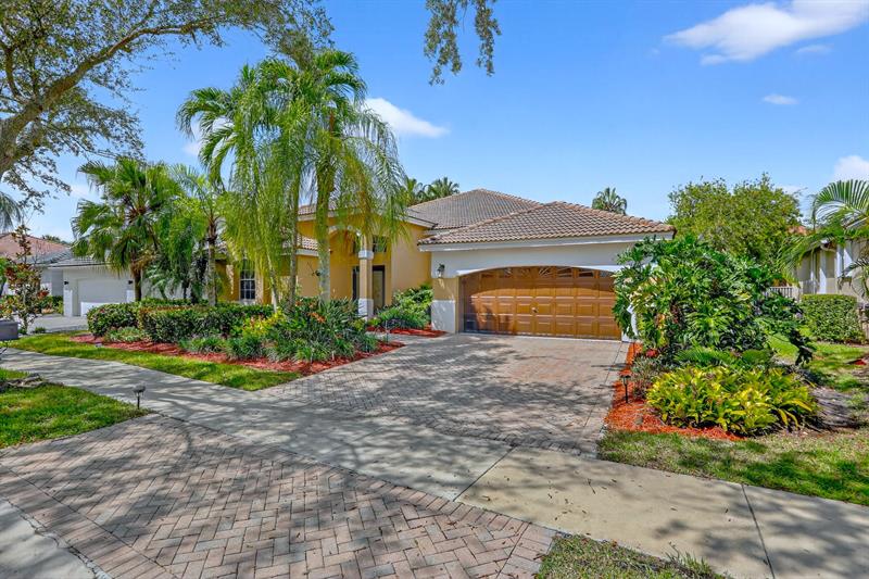 Image 3 of 91 For 2807 Oakbrook Ln