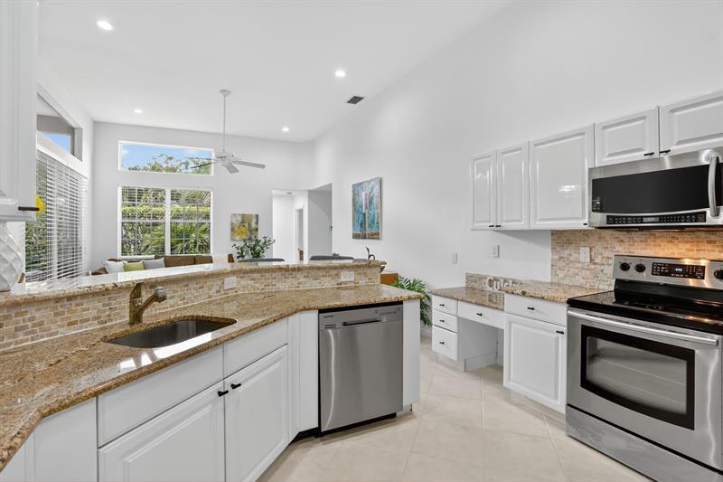 Image 30 of 91 For 2807 Oakbrook Ln