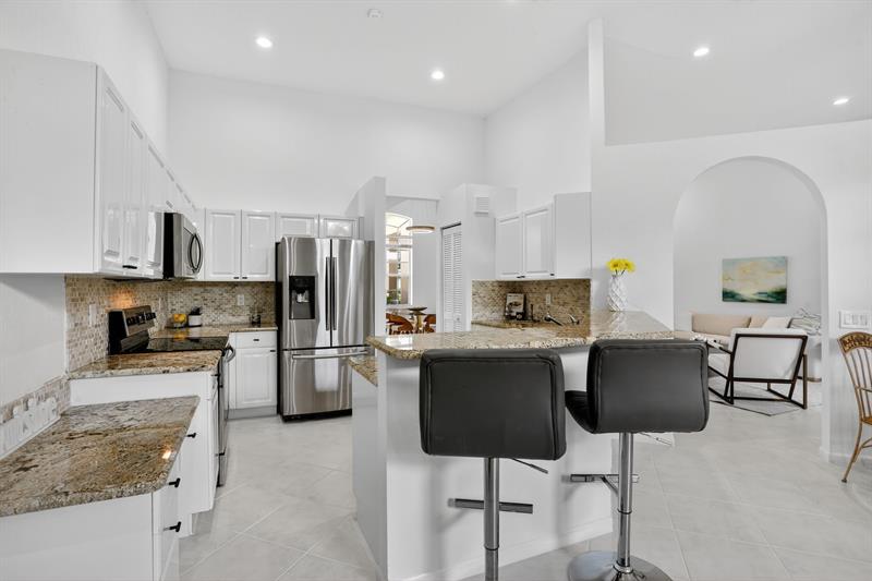 Image 32 of 91 For 2807 Oakbrook Ln