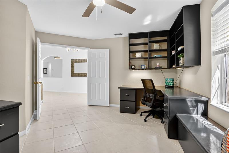 Image 36 of 91 For 2807 Oakbrook Ln
