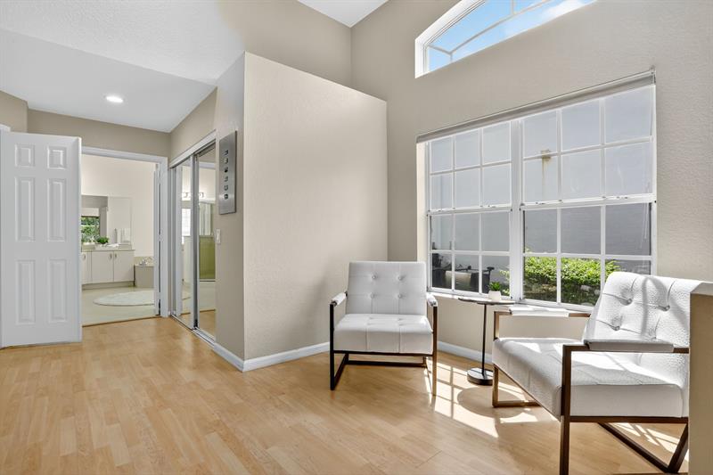 Image 38 of 91 For 2807 Oakbrook Ln