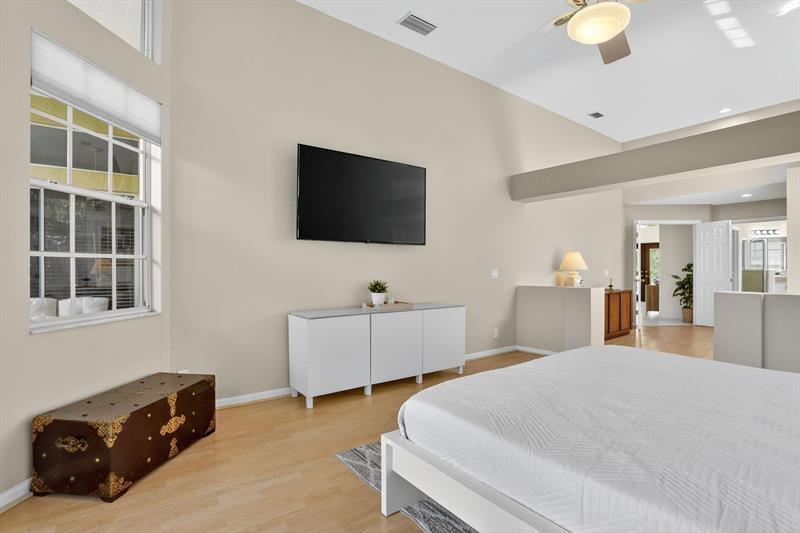 Image 40 of 91 For 2807 Oakbrook Ln